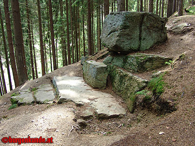 Die Megalithbauwerke von Alt-Hadersdorf / Steiermark
